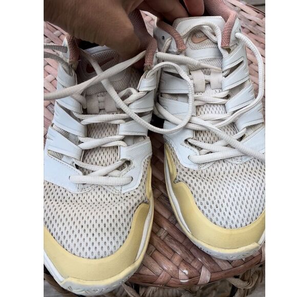 Nike Women Air Zoom Prestige Sneakers - Picture 4 of 16